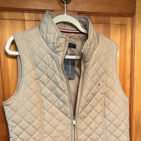 NWT Tommy Hilfiger Quilted Outdoor Vest Large - Picture 1 of 1